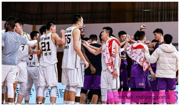辽宁男篮后腰回撤接应，中场推进更加流畅